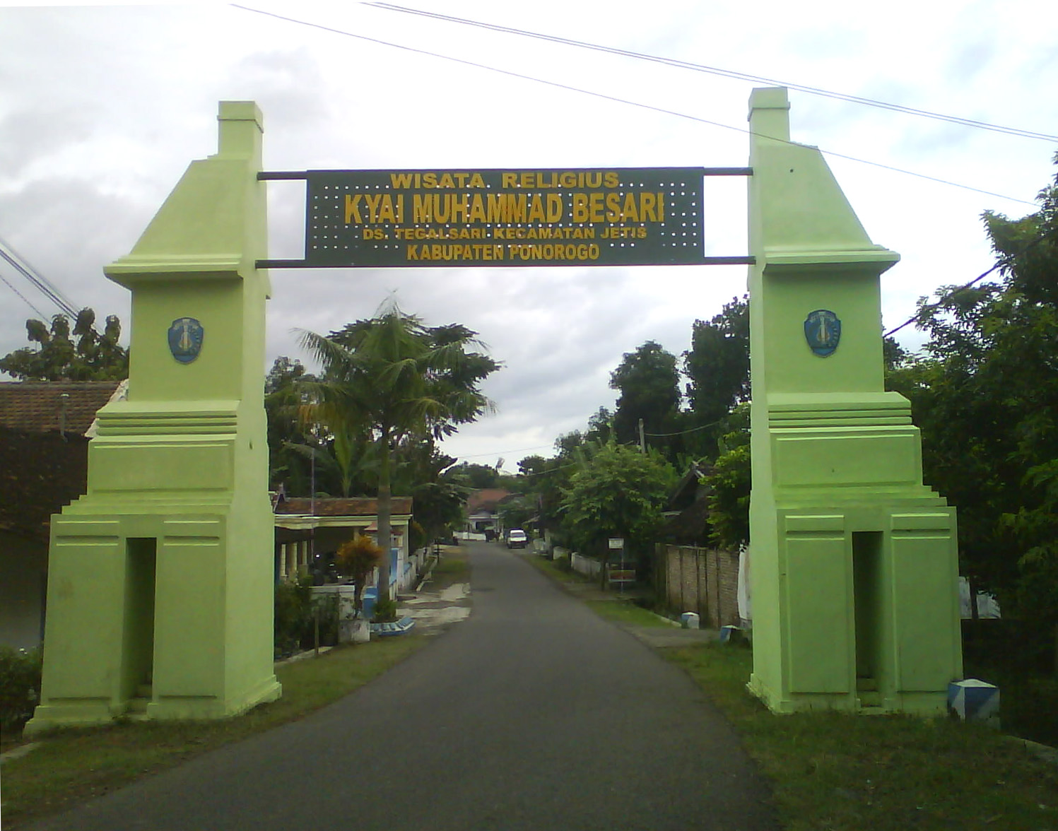  Gapura menuju Masjid Tegalsari Kec Jetis Ponorogo 